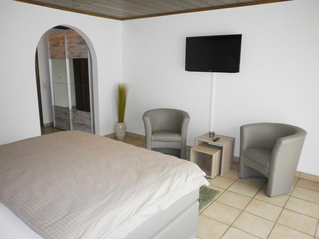 Hotel Gaestehaus Lohmann à Bullay Extérieur photo