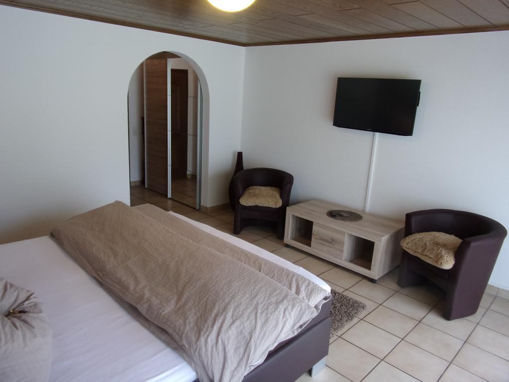 Hotel Gaestehaus Lohmann à Bullay Extérieur photo